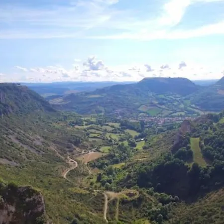 Cap En Aveyron מלון 2*