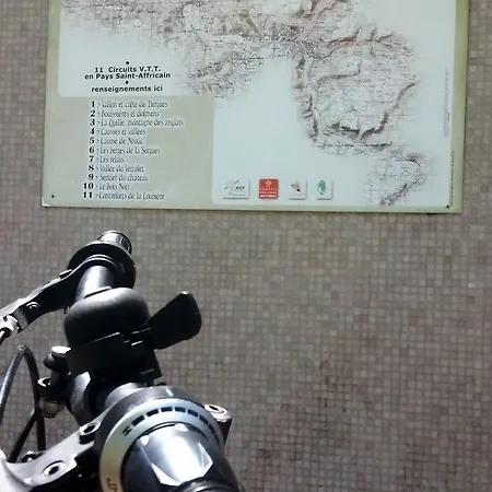 Cap En Aveyron מלון 2*